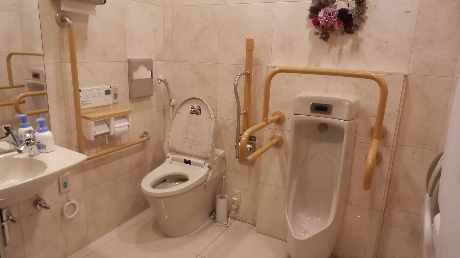 Toyoko Inn Tokyo Eki Yaesu Kita Guchi 3*,  Japan